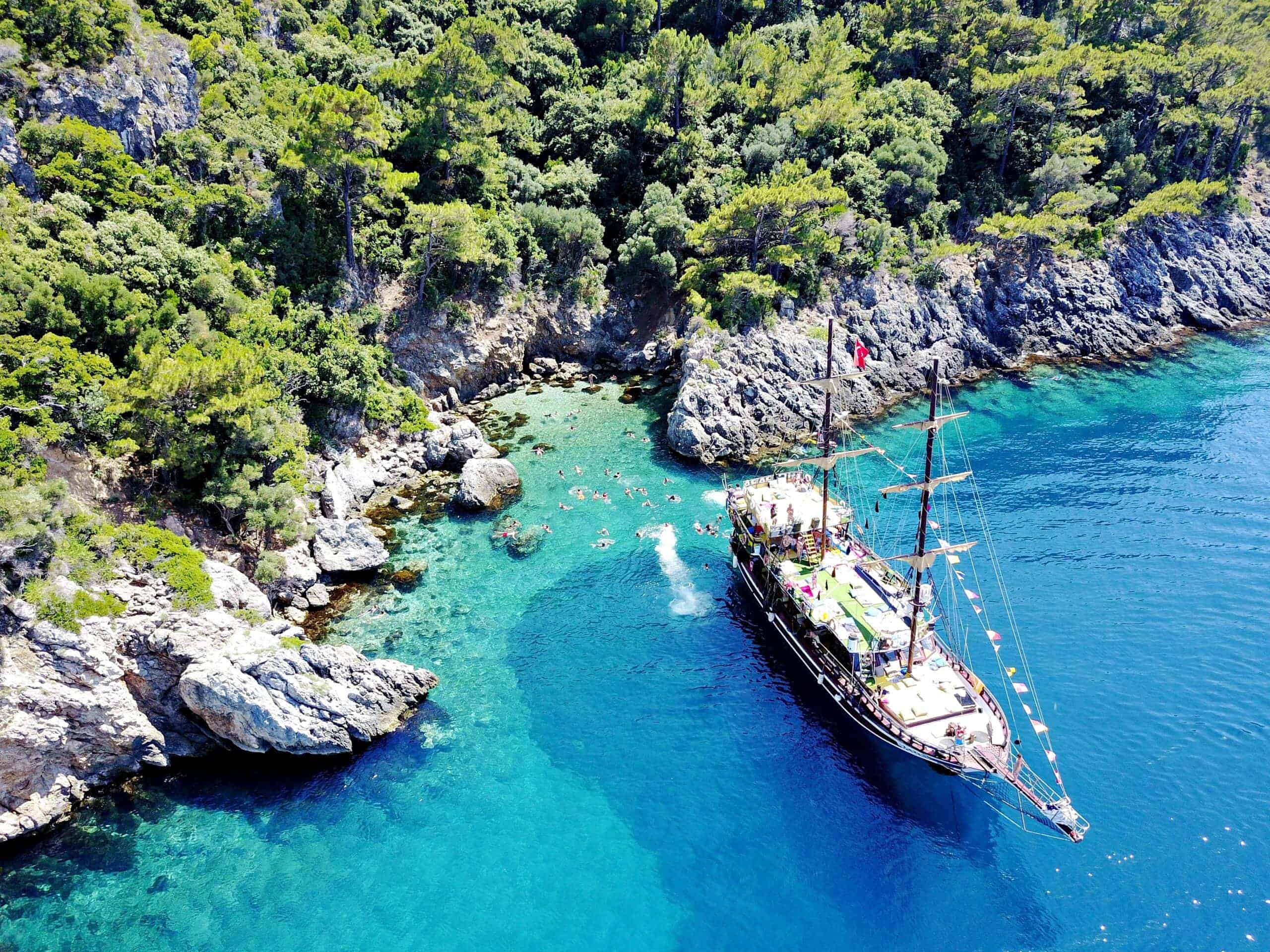 Kuşadası Tekne Turu ile Gizli Koyları Keşfetmeye Hazır Mısınız?