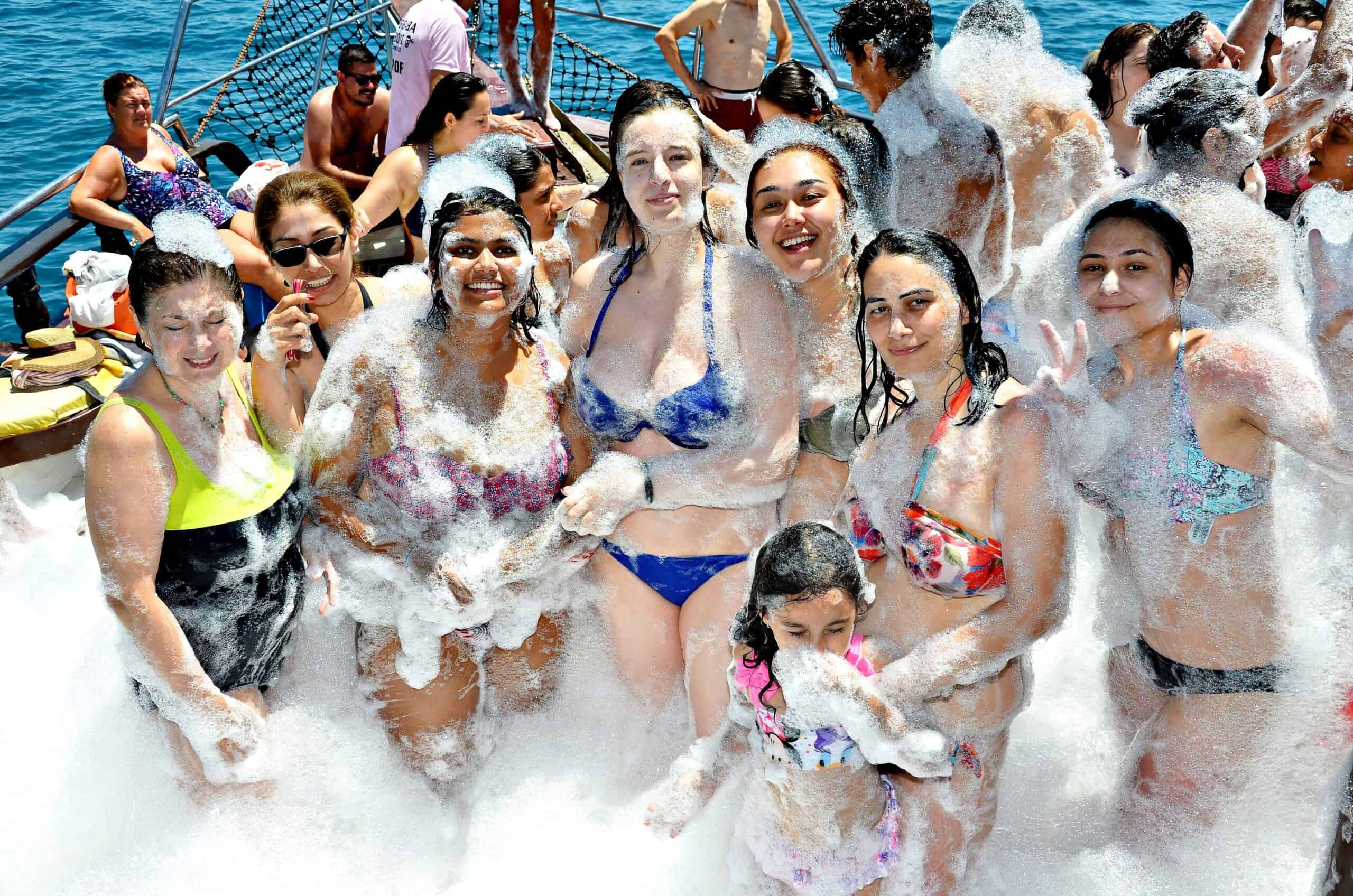 Kuşadası Tekne Turu ile Eşsiz Koyları Keşfetmeye Hazır Mısınız?