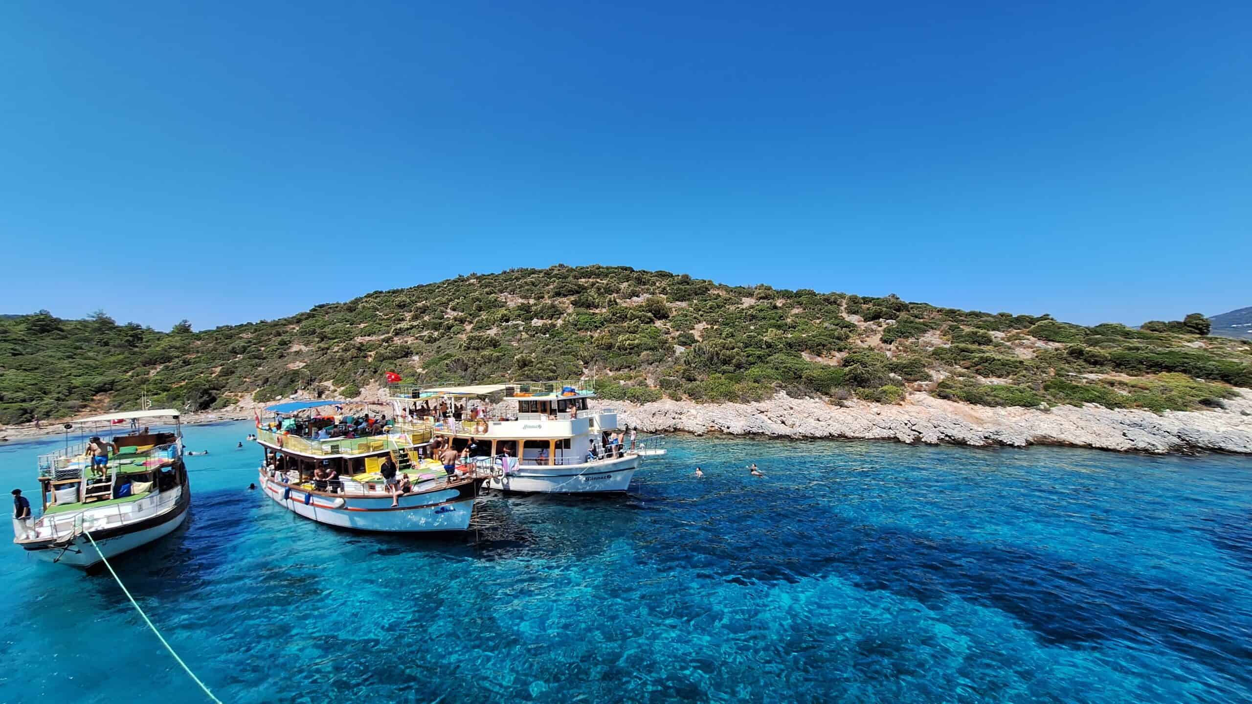 Kuşadası Tekne Turu ile Saklı Cennetleri Nasıl Keşfedebilirsiniz?