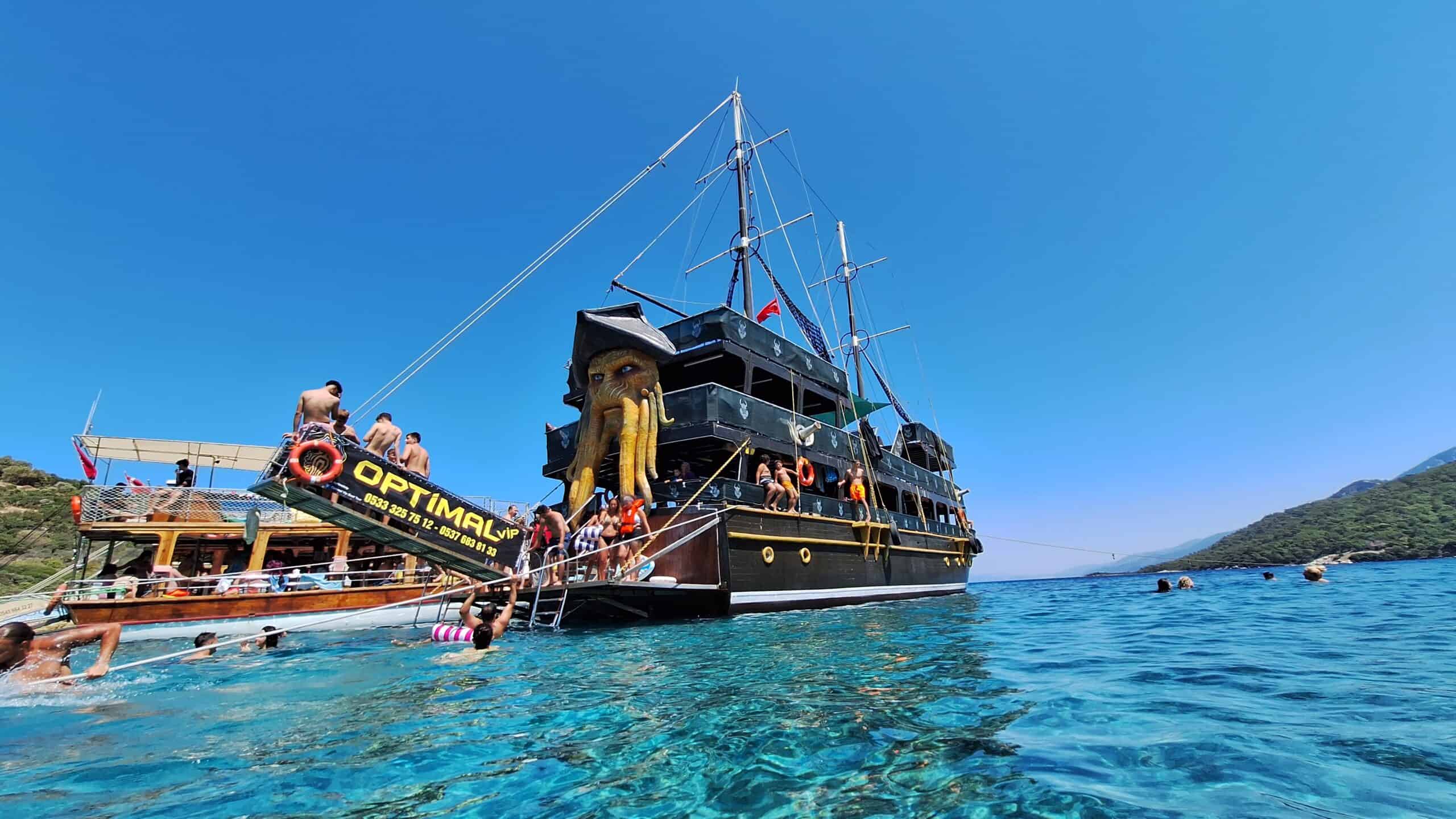 Sabah Çıkışlı Kuşadası Tekne Turu: Sakin Deniz Keyfi