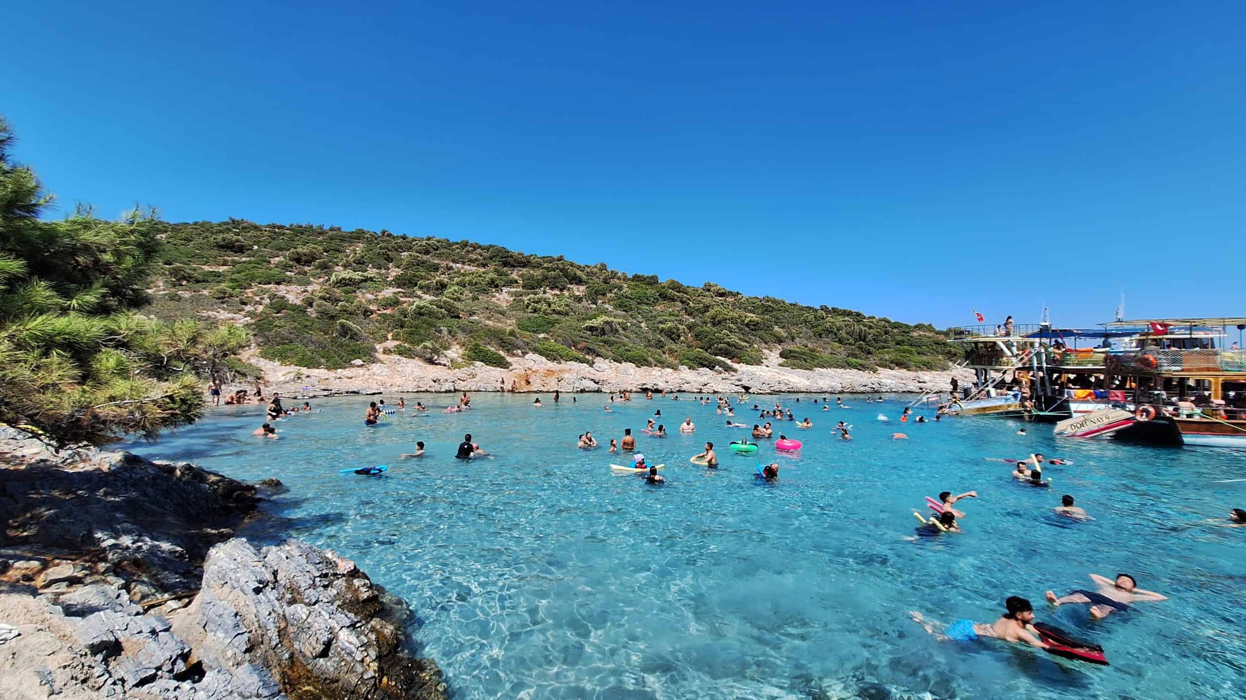 Kuşadası’nda Tekne Turu Yapan En İyi Noktalar Nereleri?