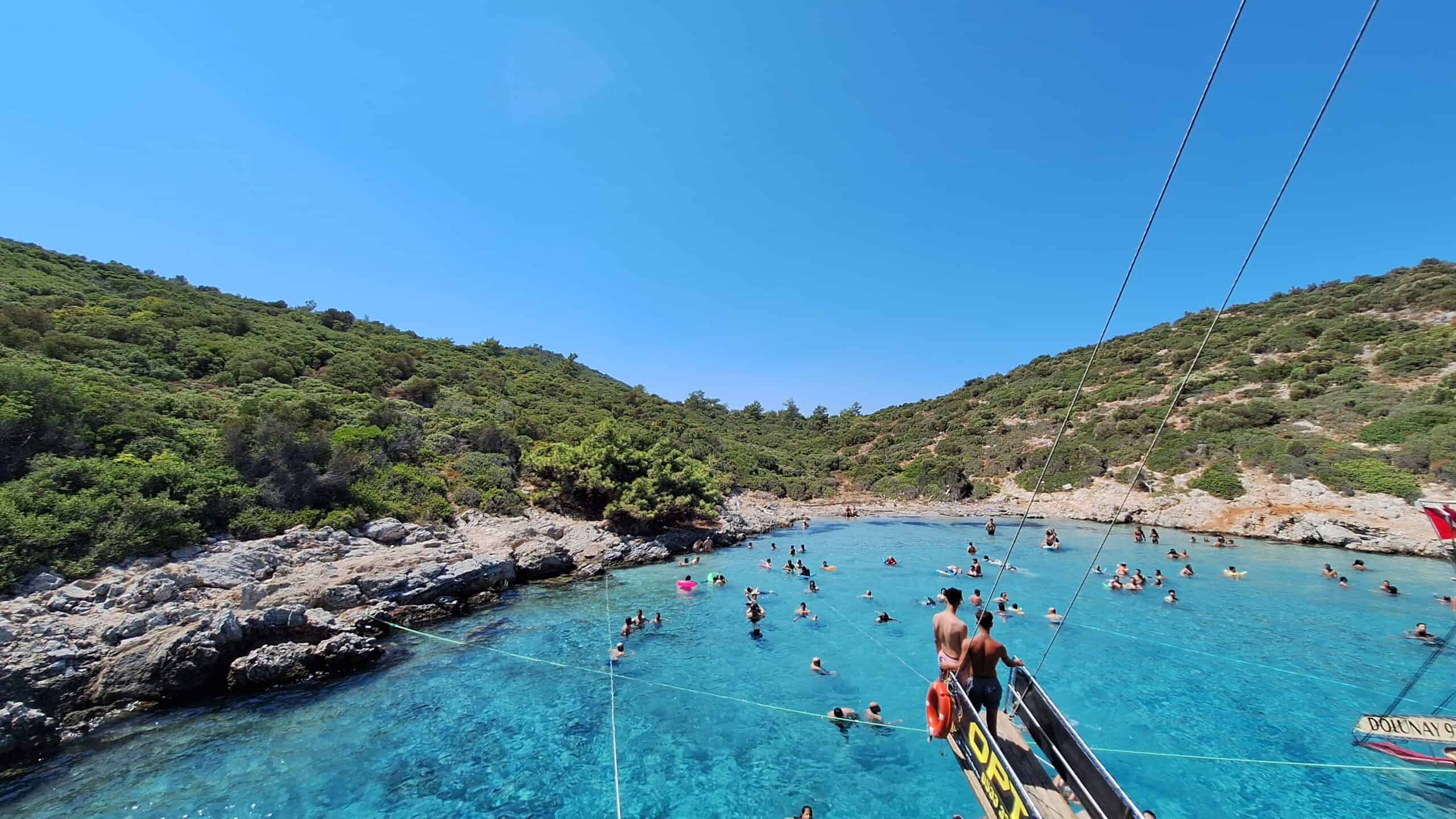 Kuşadası Tekne Turu ile Ege’nin Gizli Koylarını Keşfedin
